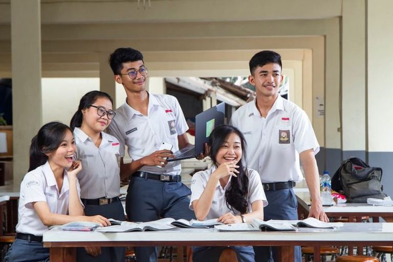 Ujian Sekolah SMK 2025: 3 Fakta Mengejutkan di Balik Ujian Kejujuran Ujian Sekolah SMK 2025: 3 Fakta Mengejutkan di Balik Ujian Kejujuran